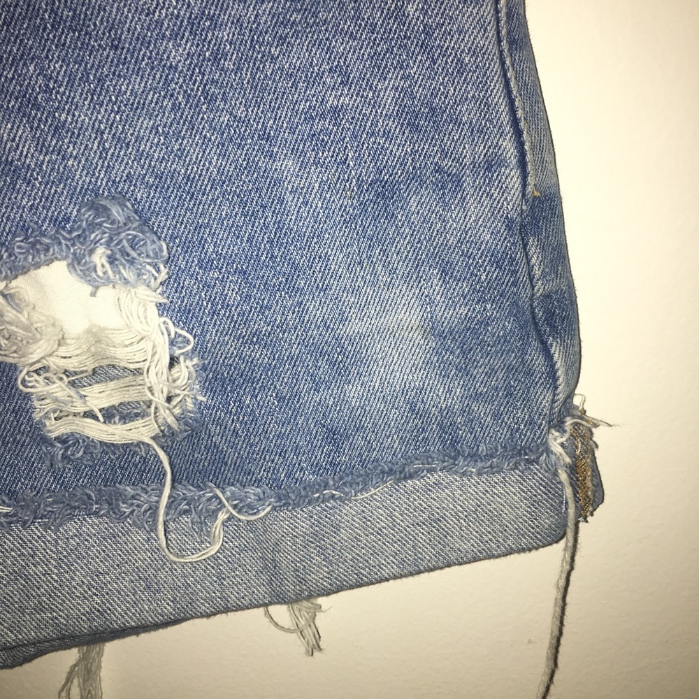 Sold Levi shorts - Picture 5 of 8